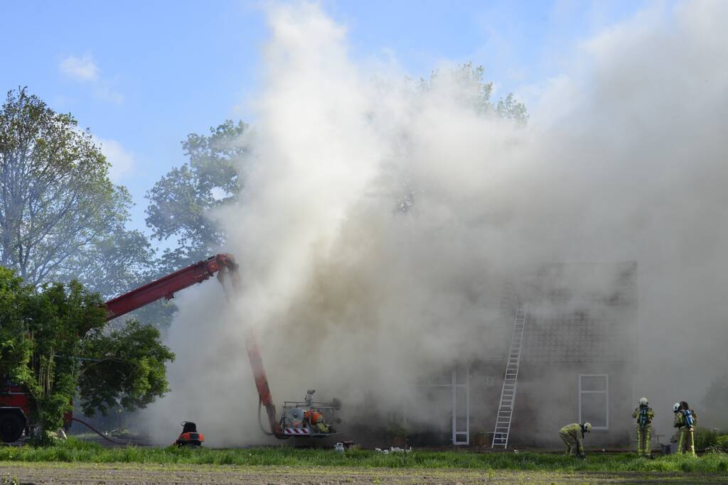 Grote brand in woonboerderij