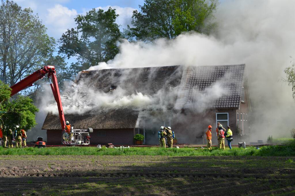 Grote brand in woonboerderij