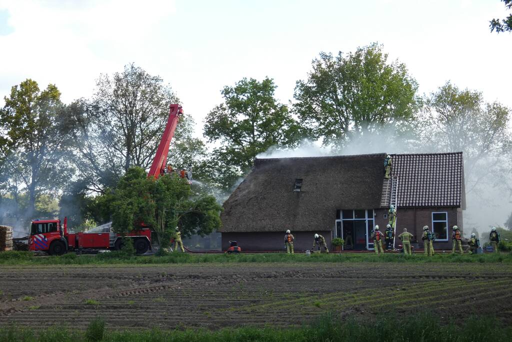Grote brand in woonboerderij
