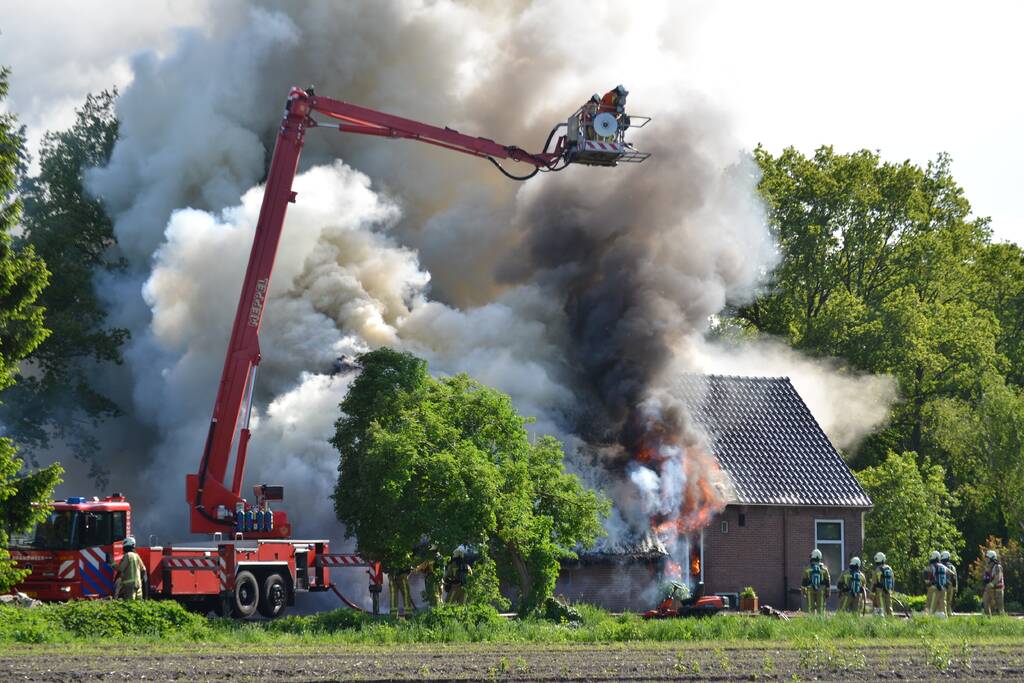 Grote brand in woonboerderij