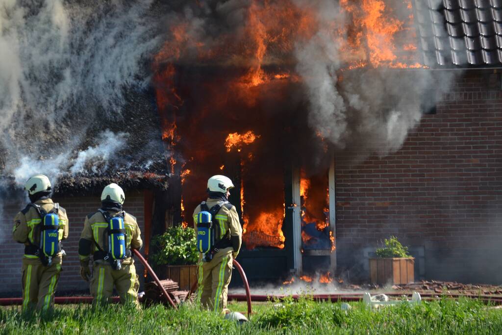 Grote brand in woonboerderij
