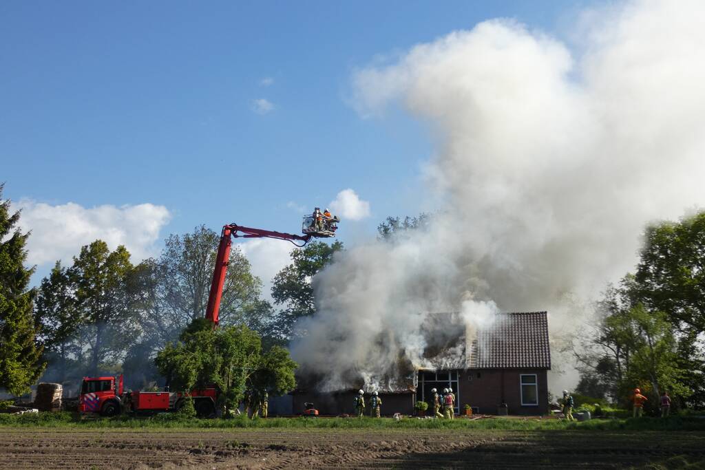 Grote brand in woonboerderij