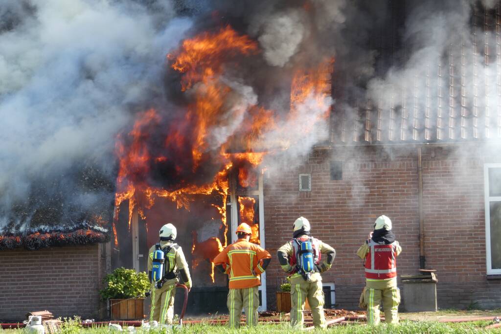 Grote brand in woonboerderij