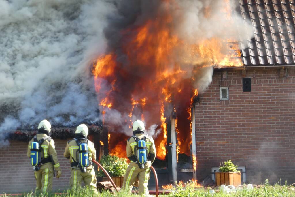 Grote brand in woonboerderij
