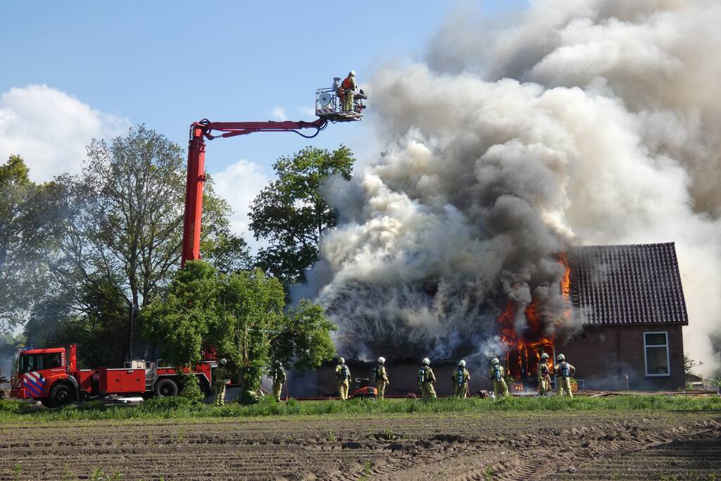 Grote brand in woonboerderij