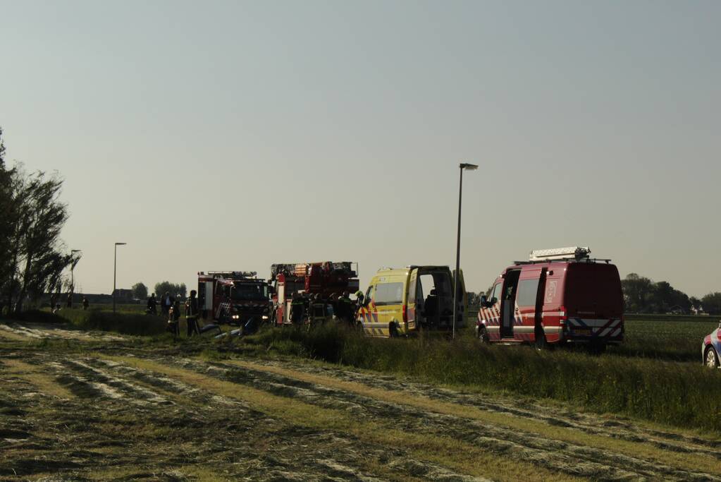 Zwaargewonde bij ongeval met auto in sloot