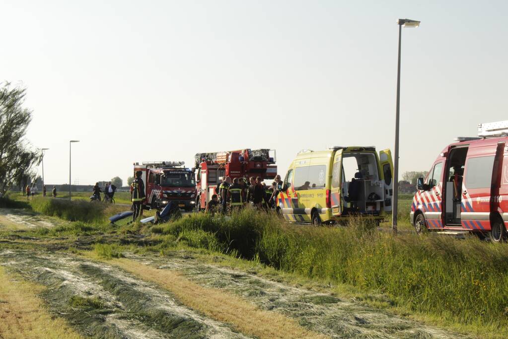 Zwaargewonde bij ongeval met auto in sloot