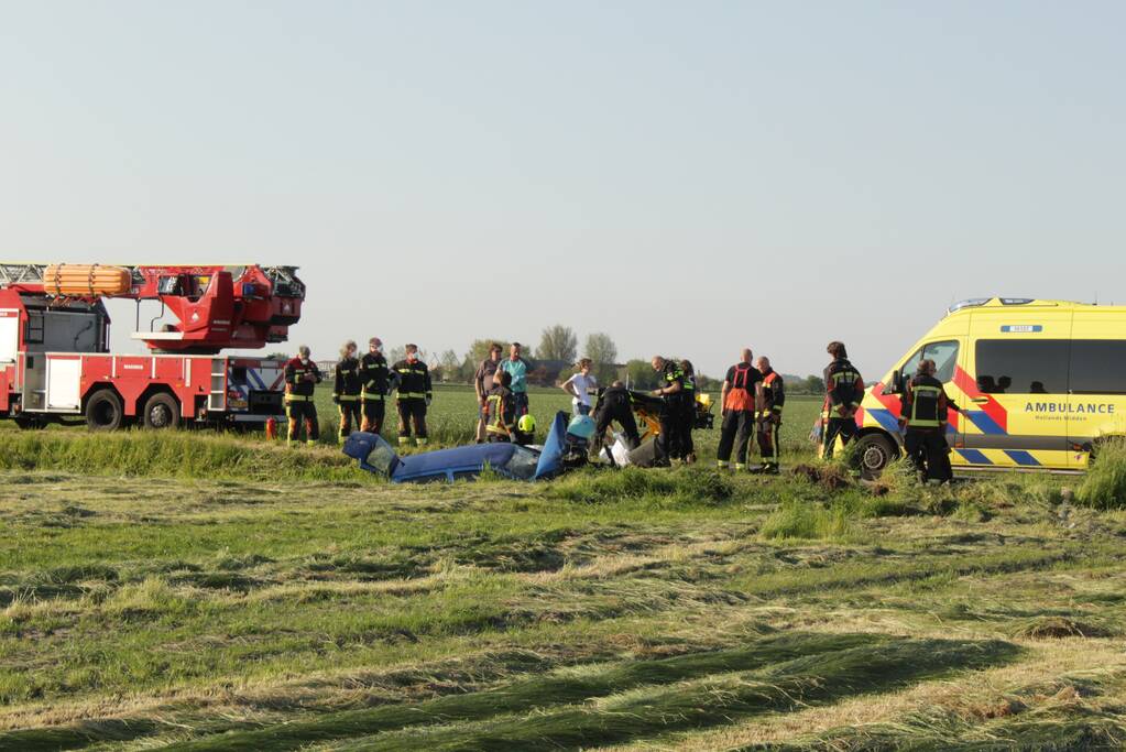 Zwaargewonde bij ongeval met auto in sloot