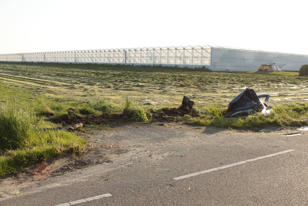 Zwaargewonde bij ongeval met auto in sloot