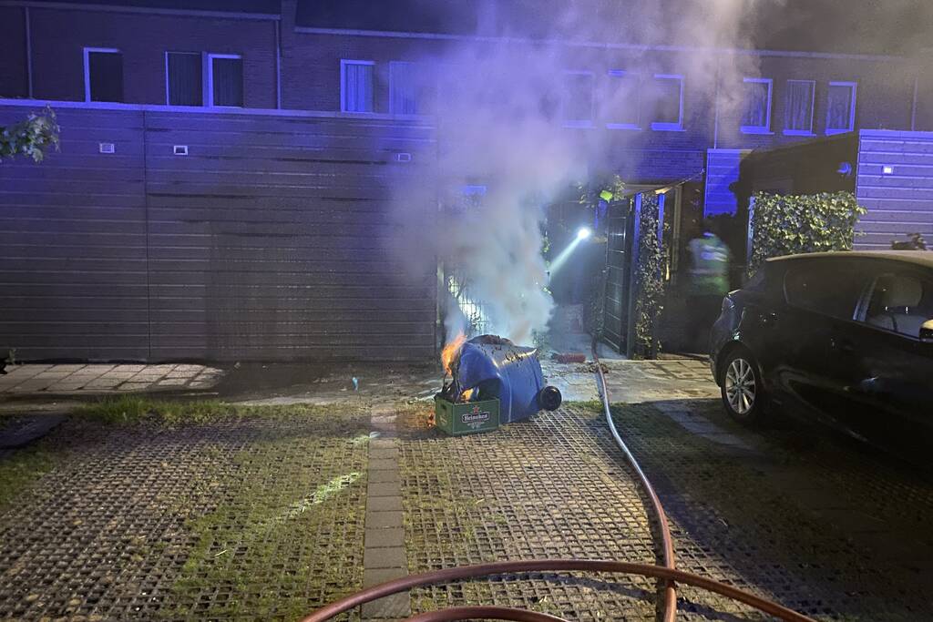 Brand in schuur naast rijtjeswoning