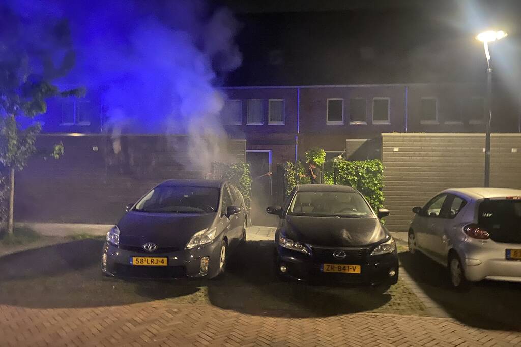 Brand in schuur naast rijtjeswoning