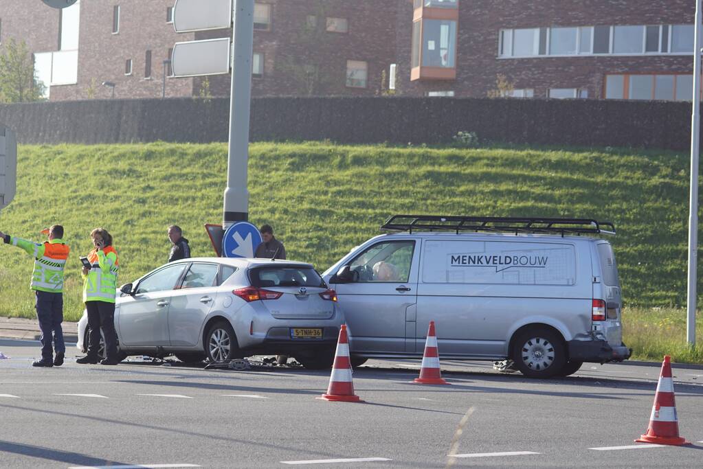 Gewonde en veel schade bij aanrijding