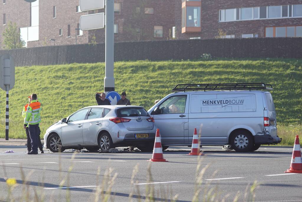 Gewonde en veel schade bij aanrijding