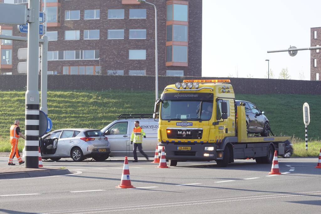 Gewonde en veel schade bij aanrijding