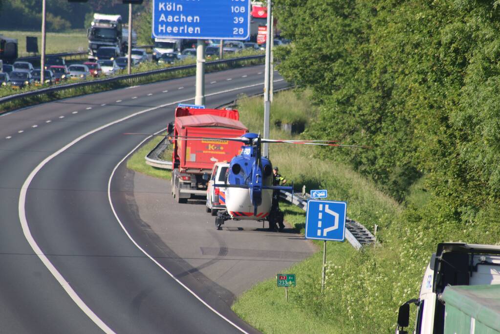 Meerdere vrachtwagens betrokken bij kop-staart botsing