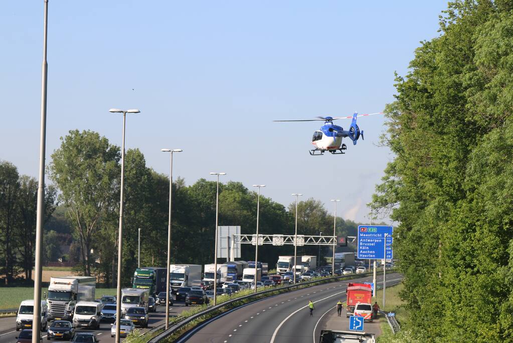 Meerdere vrachtwagens betrokken bij kop-staart botsing