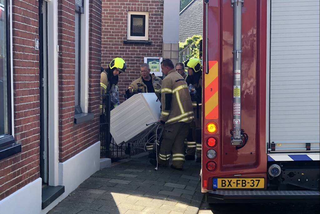 Witgoed-apparaat vat vlam in woning
