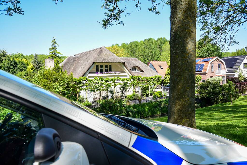 Onderzoek naar overleden persoon in tuin van villa
