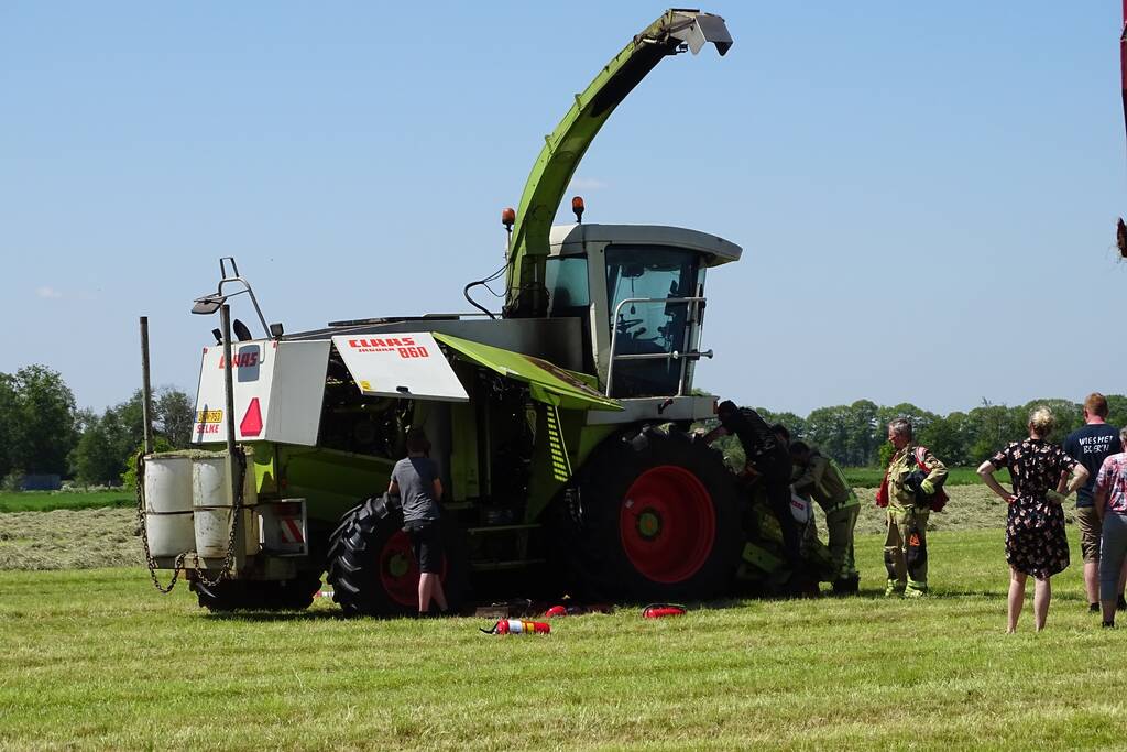 Grashakselaar vat vlam tijdens werkzaamheden