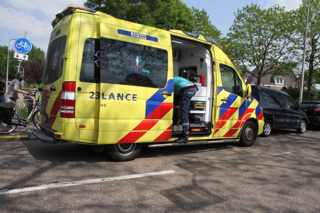 Fietser gewond bij botsing met auto