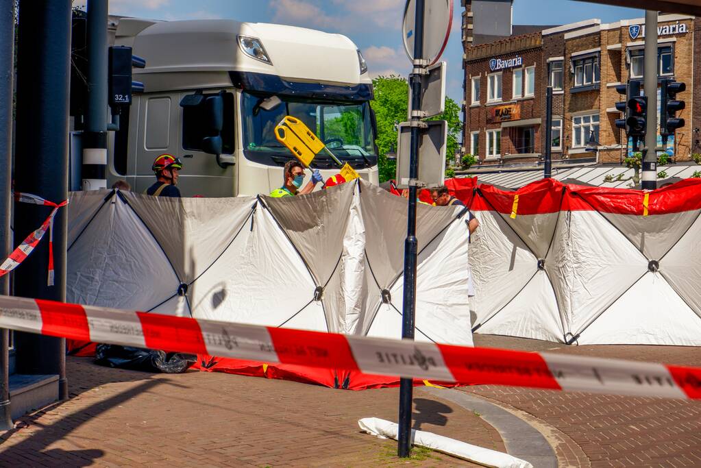 Fietser ernstig gewond bij aanrijding met vrachtwagen
