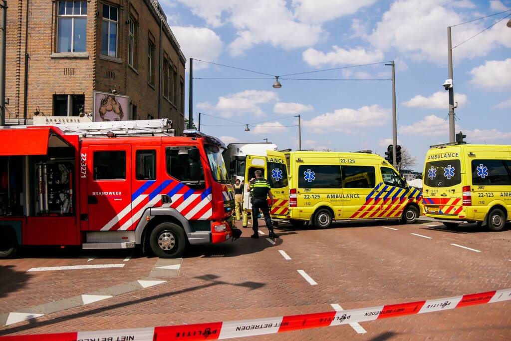 Fietser ernstig gewond bij aanrijding met vrachtwagen