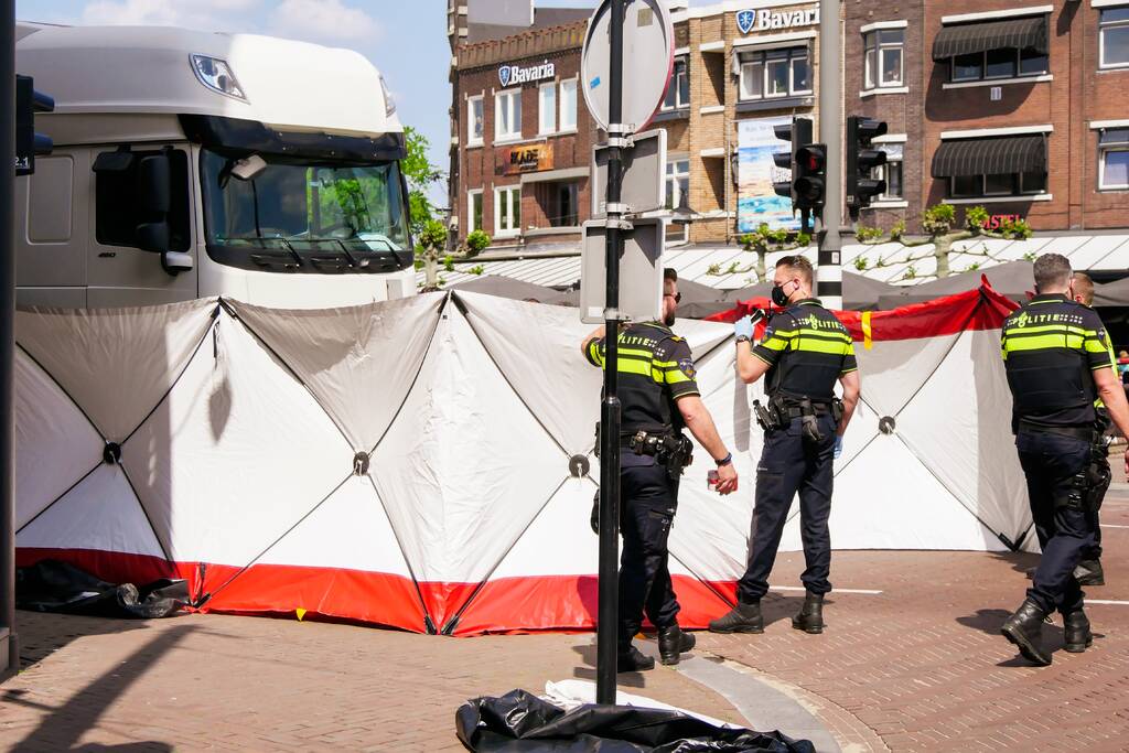 Fietser ernstig gewond bij aanrijding met vrachtwagen