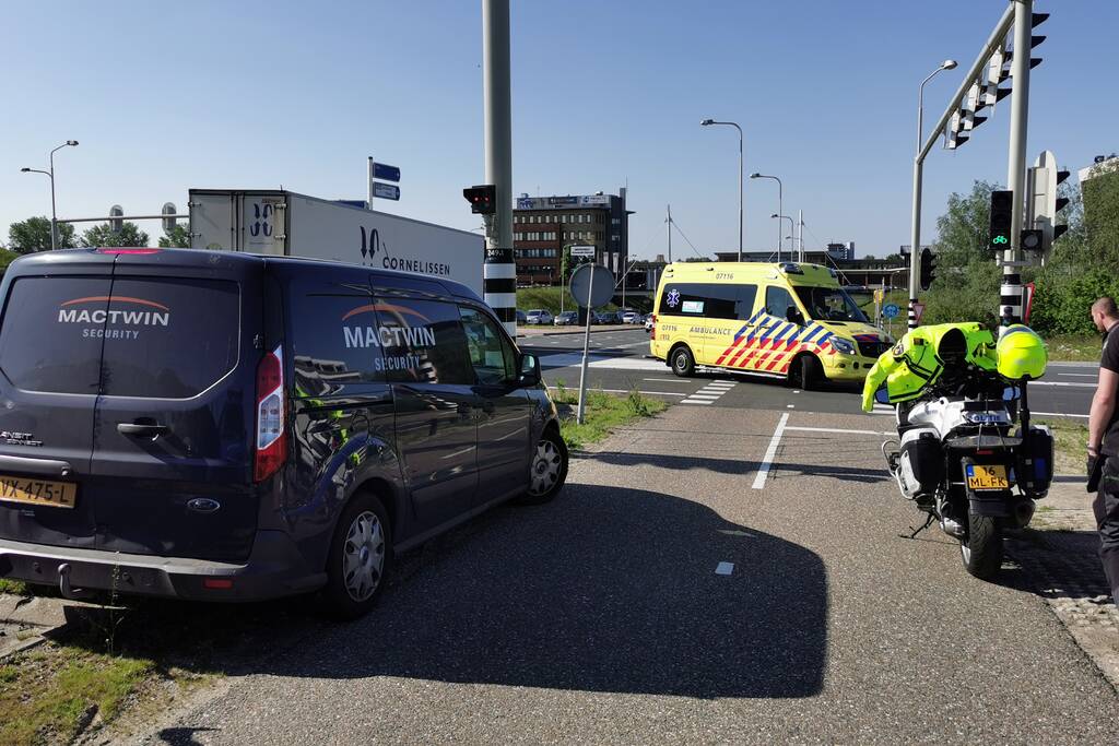 Drie voertuig in botsing op afrit A12
