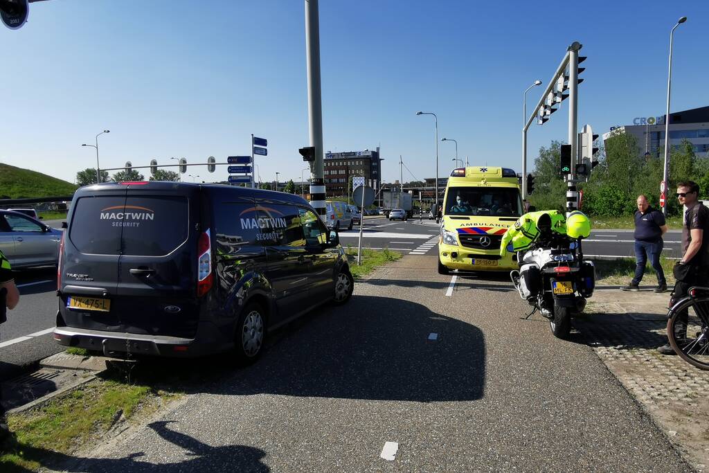 Drie voertuig in botsing op afrit A12