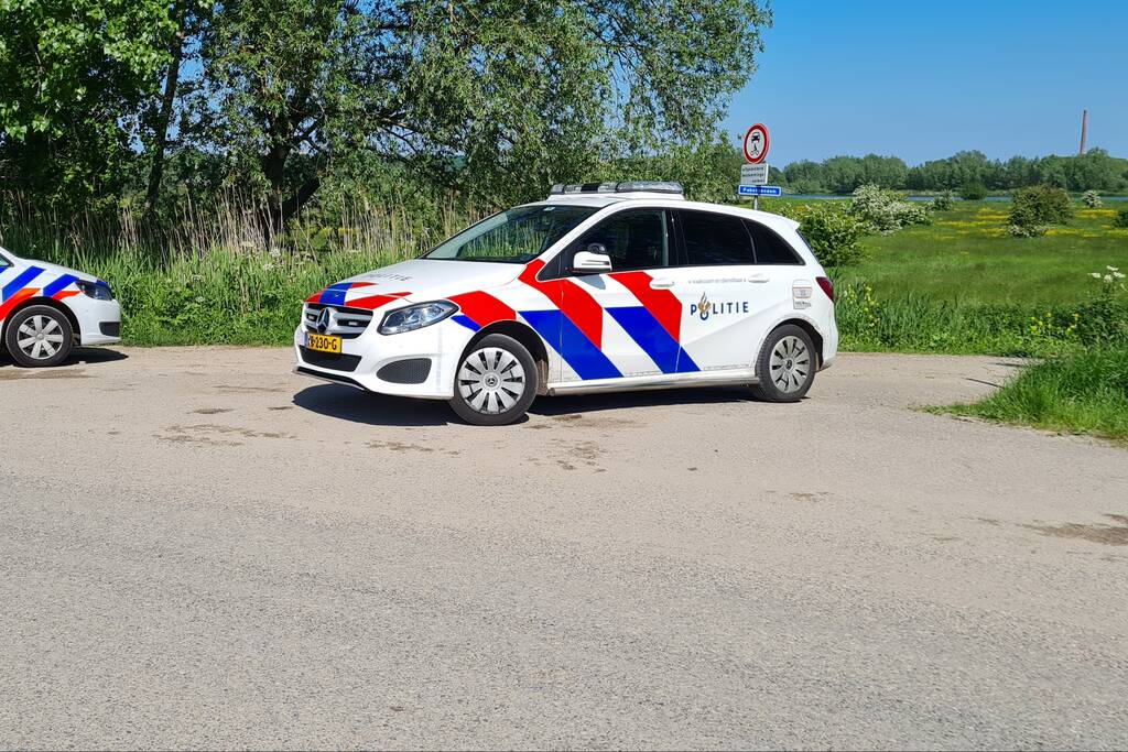 Scooterrijder botst achterop wandelaars