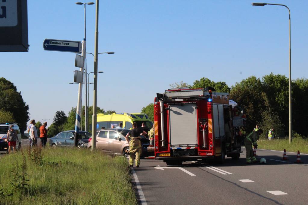 Gewonde bij ongeval tussen twee auto's
