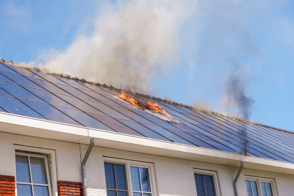 Brand in zonnenpanelen van woningen