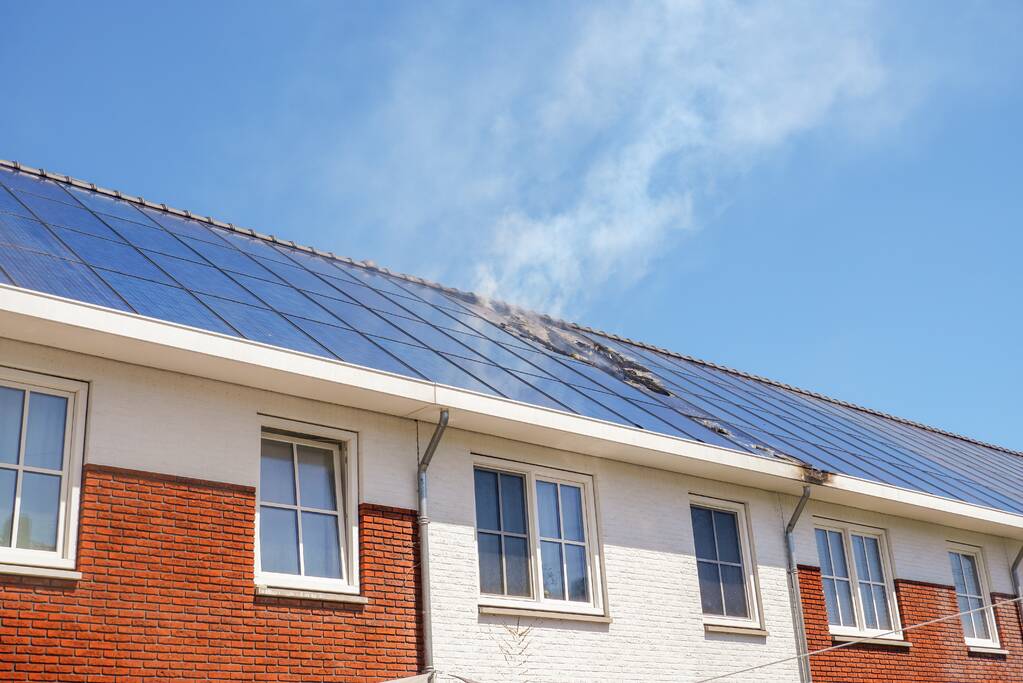 Brand in zonnenpanelen van woningen