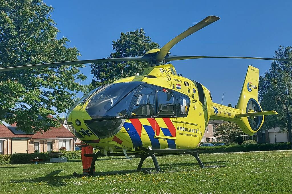 Traumahelikopter landt voor incident in woning