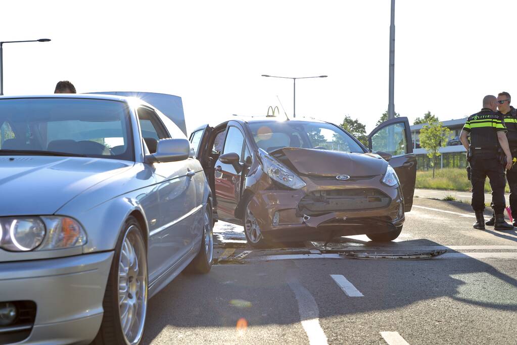 Veel schade bij ongeval voor verkeerslichten