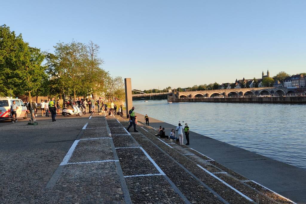 Politie ontruimd te druk park