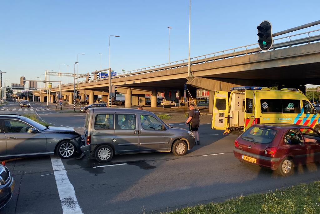 Twee gewonden bij ongeval voor verkeerslicht