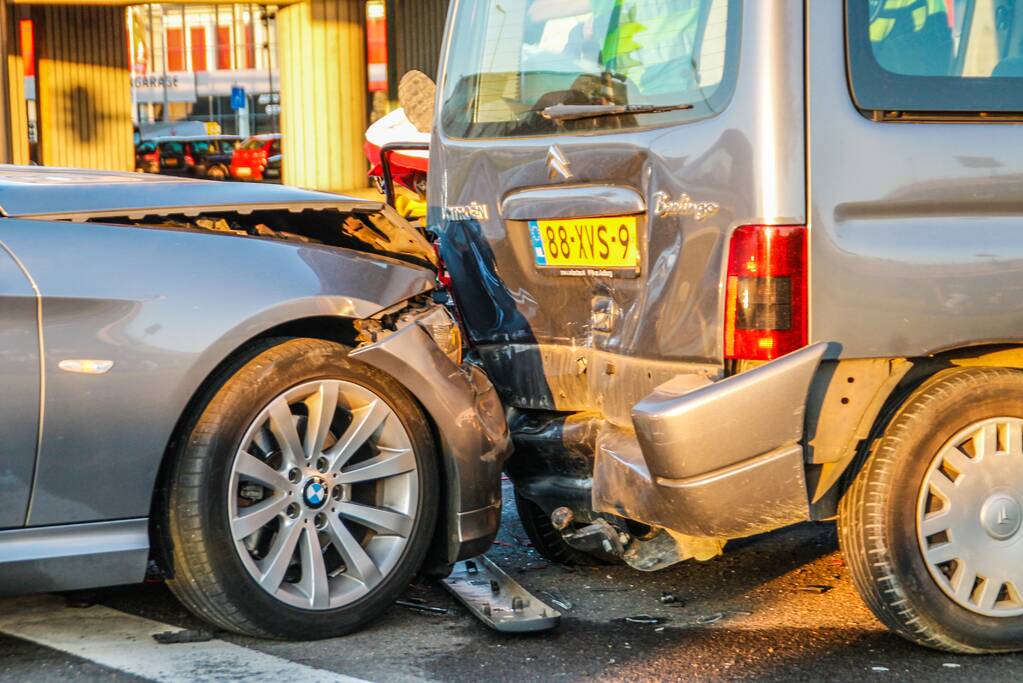 Twee gewonden bij ongeval voor verkeerslicht