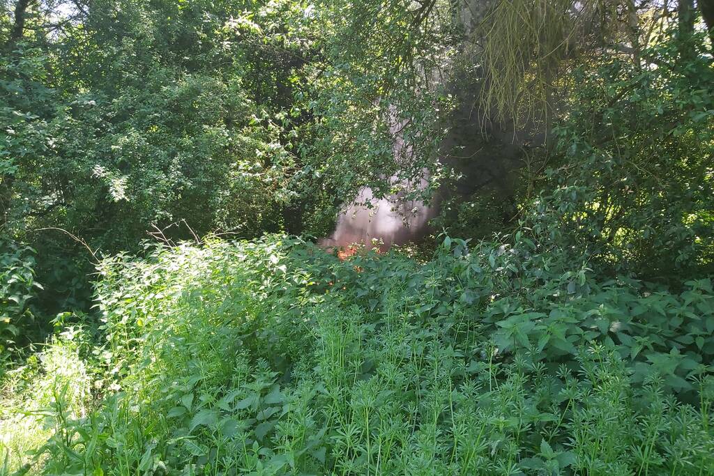 Scooter gedumpt en in brand gestoken