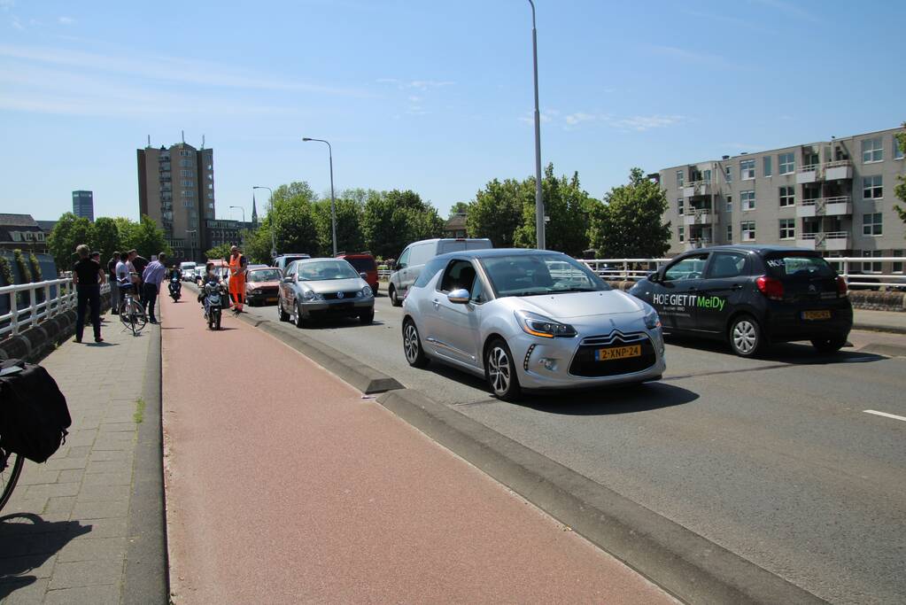 Flinke verkeersopstopping na kop-staartbotsing