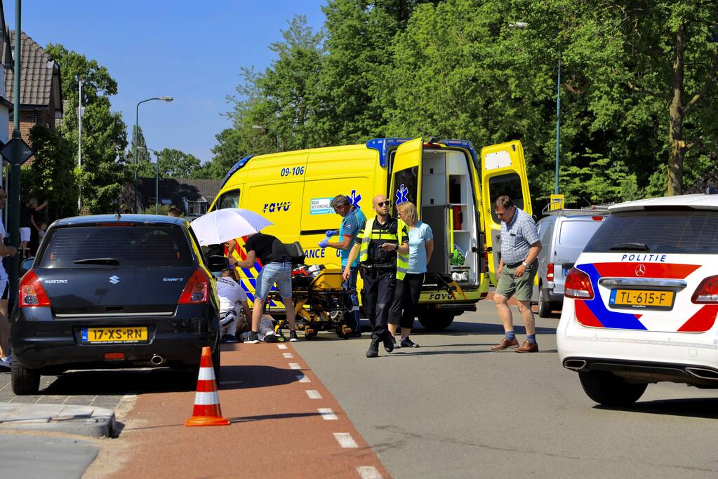 Scootmobielrijdster aangereden door bestelbus