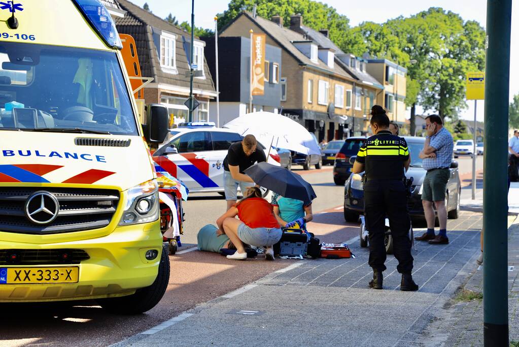 Scootmobielrijdster aangereden door bestelbus