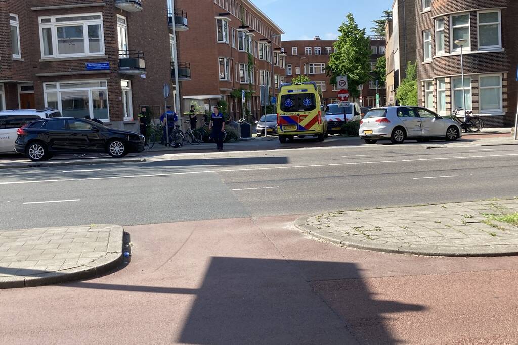 Veel schade bij botsing tussen twee auto's