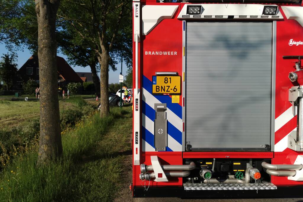 Auto belandt in sloot na ongeval