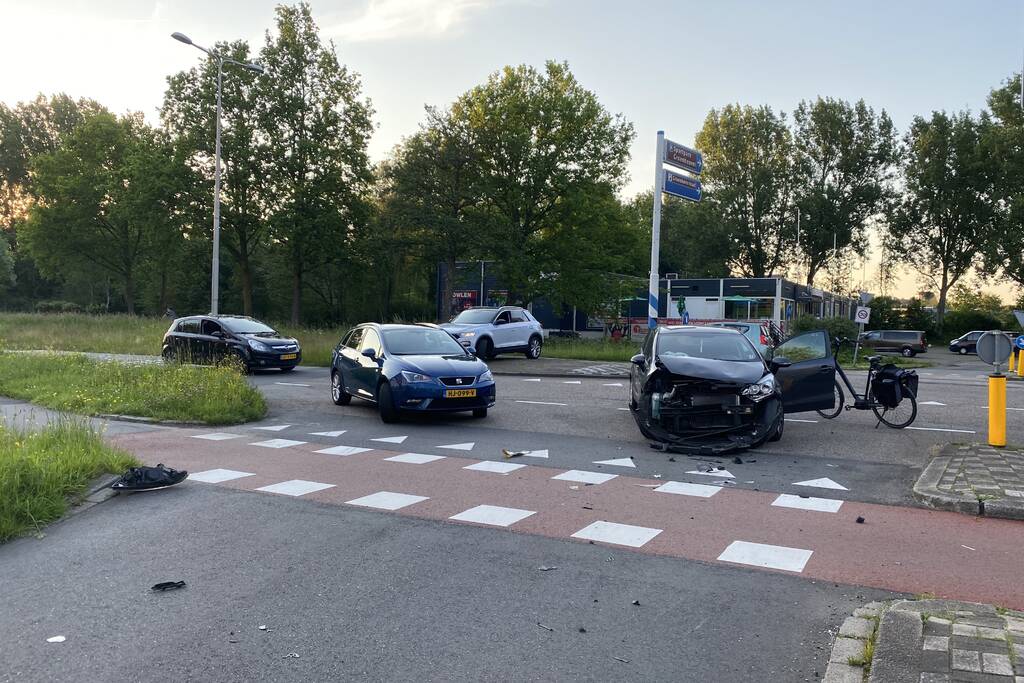 Twee auto's in botsing