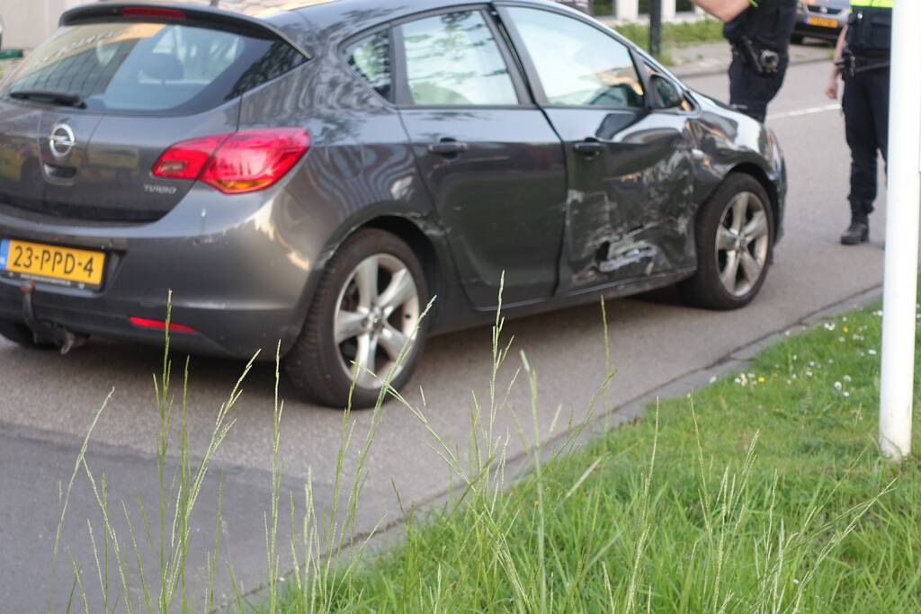 Twee auto's in botsing