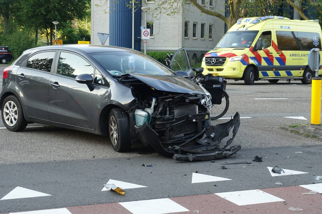 Twee auto's in botsing