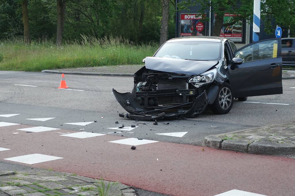 Twee auto's in botsing