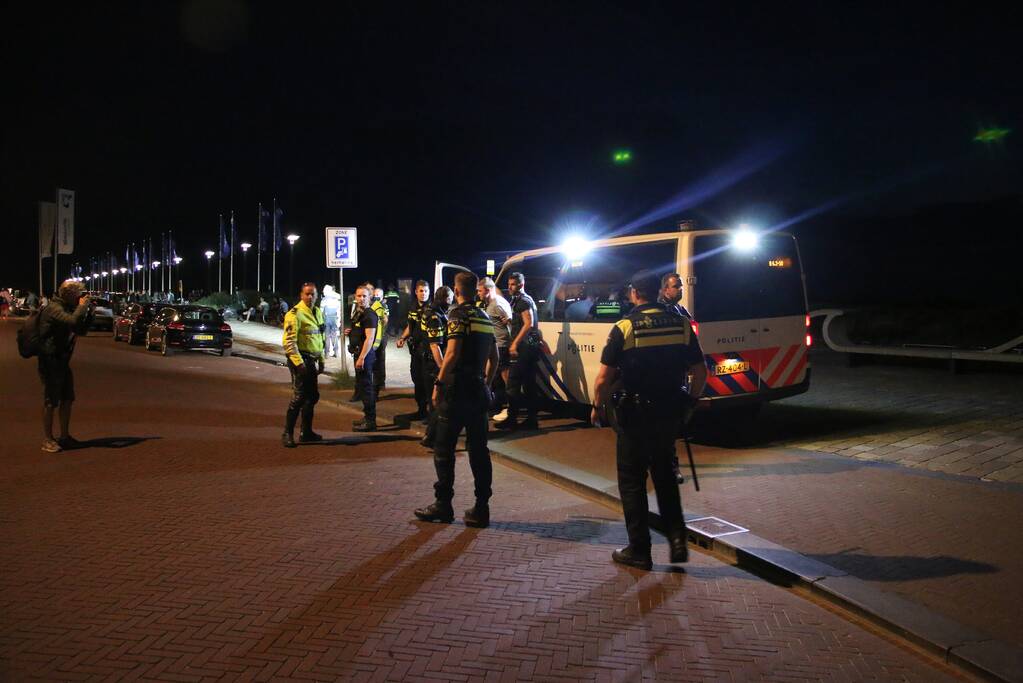Grote politie inzet op het strand