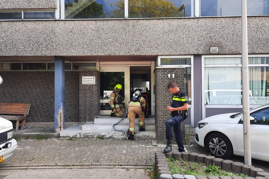 Grote rookwolken bij brand op bedrijventerrein